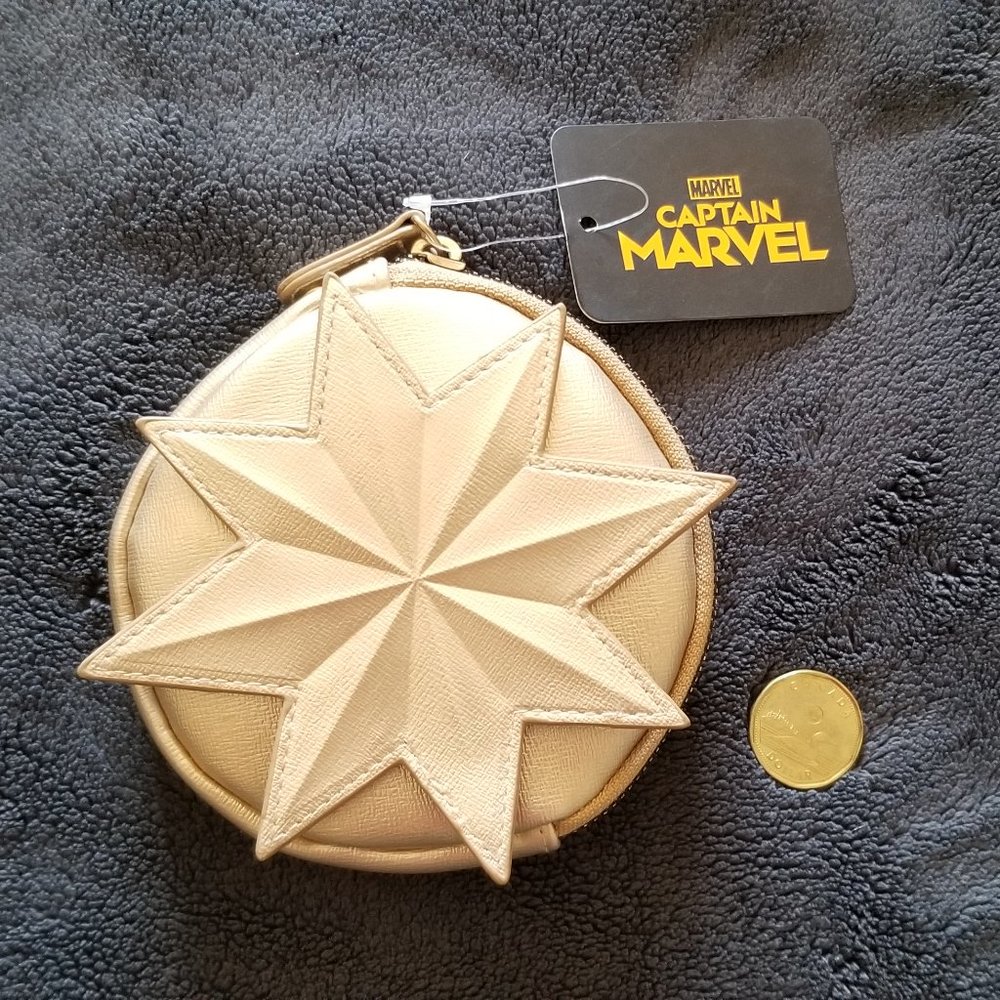 Large Gold Captain Marvel Coin Purse - Picture 4 of 5